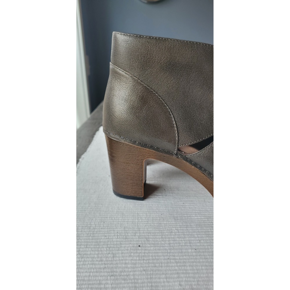 Dansko Delphina Leather Peep Toe Cutout Ankle Booties Bronze Pewter Size 39 - Picture 2 of 7
